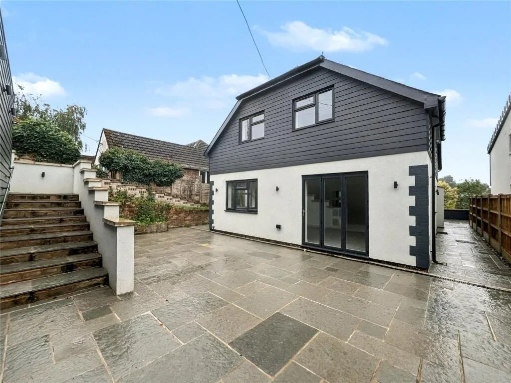 House Snodhurst Avenue in Chatham