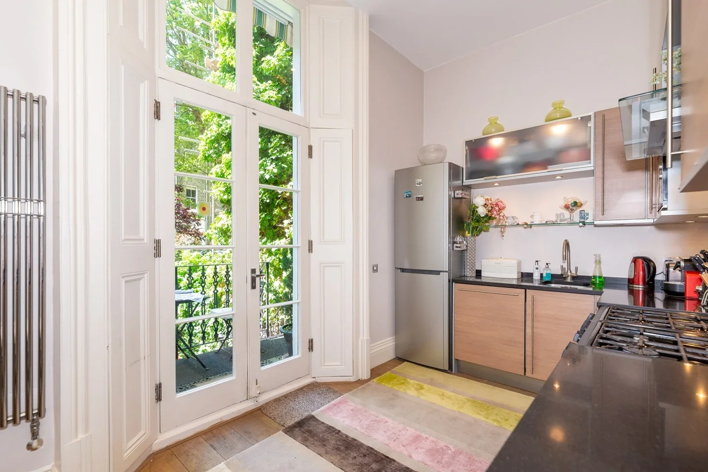 Flat Holland Park Gardens in Greater London