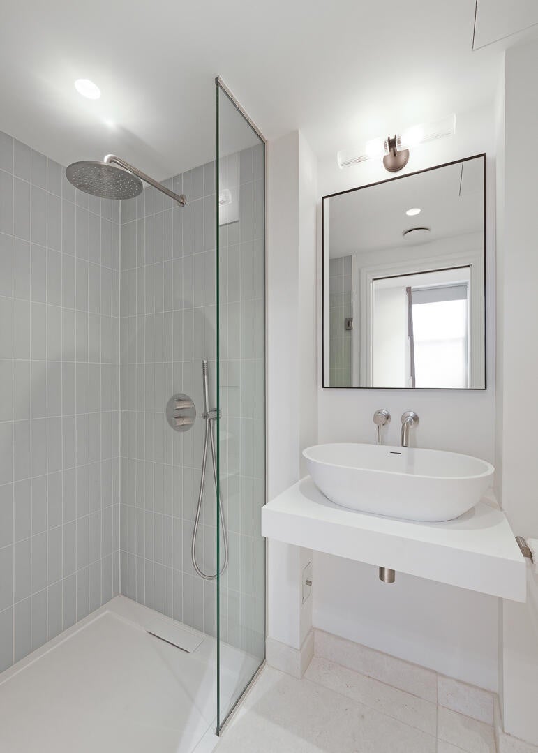 Flat Bramham Gardens in Greater London