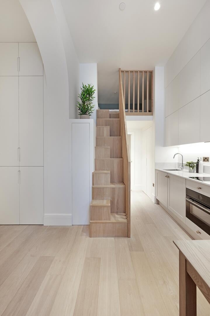 Flat Bramham Gardens in Greater London