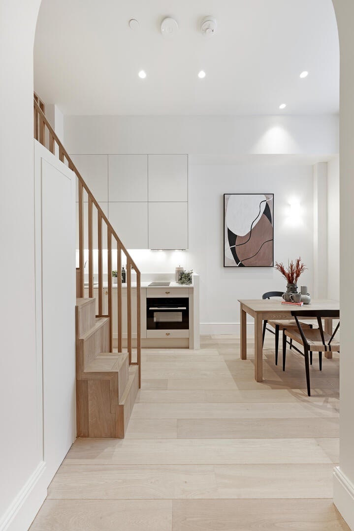 Flat Bramham Gardens in Greater London