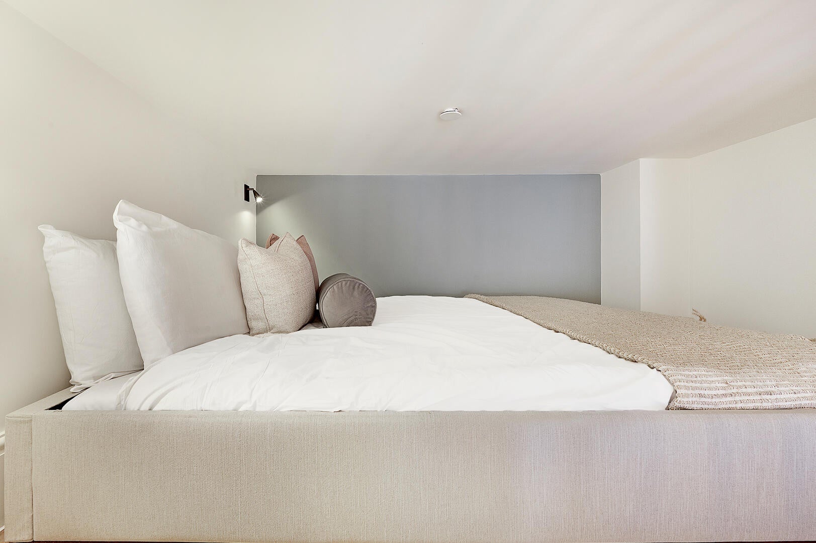 Flat Bramham Gardens in Greater London