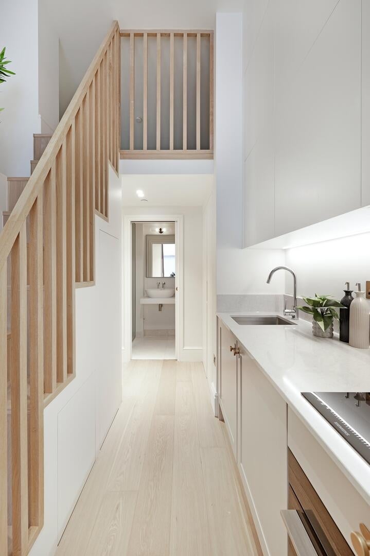 Flat Bramham Gardens in Greater London