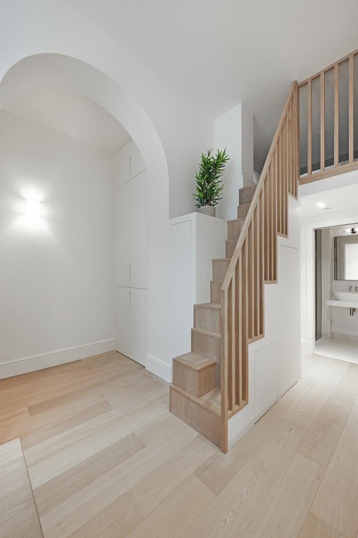 Flat Bramham Gardens in Greater London