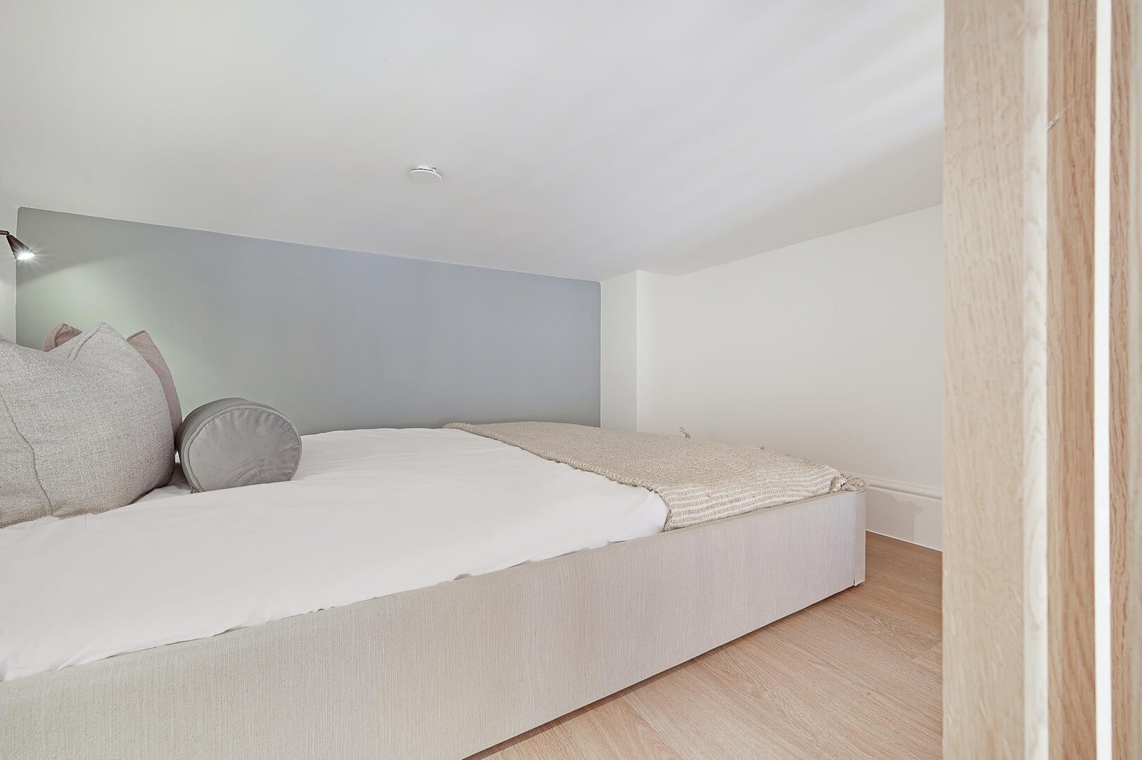 Flat Bramham Gardens in Greater London