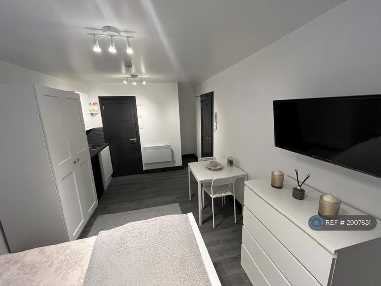Room Windsor Road in Greater London
