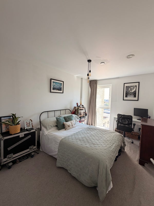 Flat Prospect Row in Greater London