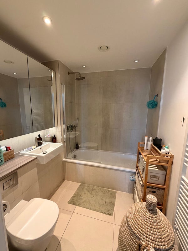Flat Prospect Row in Greater London