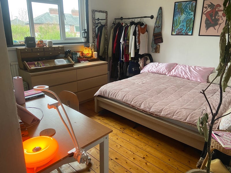 Room Whitchurch Road in Manchester