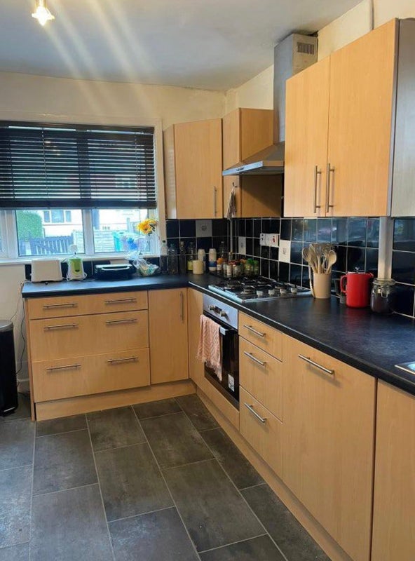 Room Whitchurch Road in Manchester