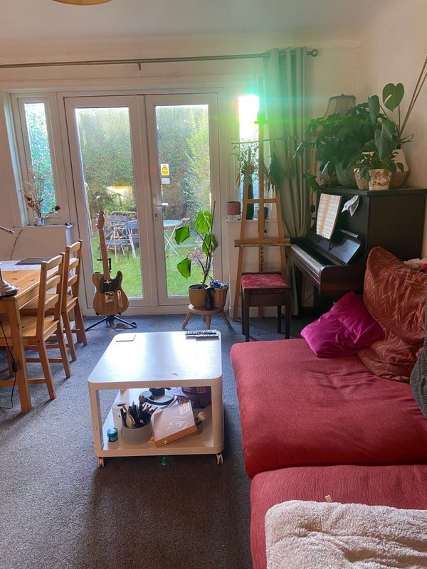 Room Whitchurch Road in Manchester