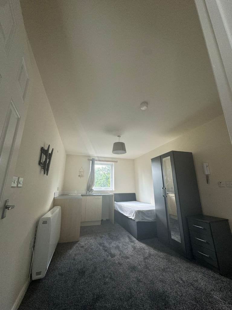 Room Charles Road in Birmingham