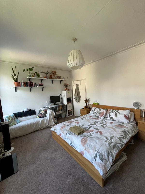 Room Ebbisham Drive in Greater London