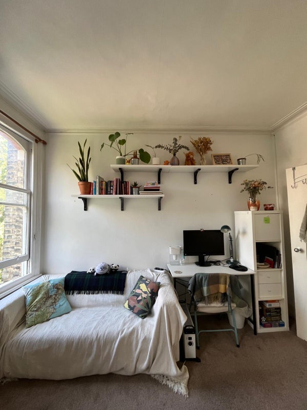 Room Ebbisham Drive in Greater London