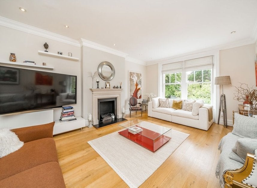 Flat Canfield Gardens in Greater London