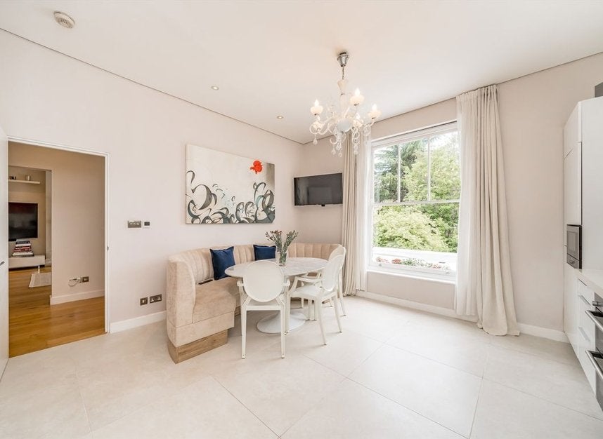 Flat Canfield Gardens in Greater London