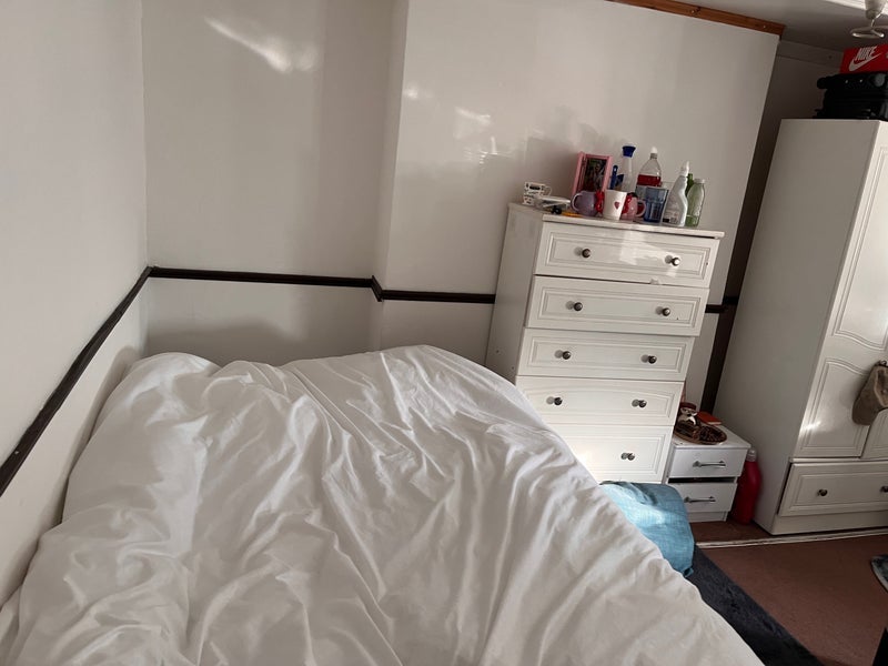 Room Senghennydd Place in Cardiff