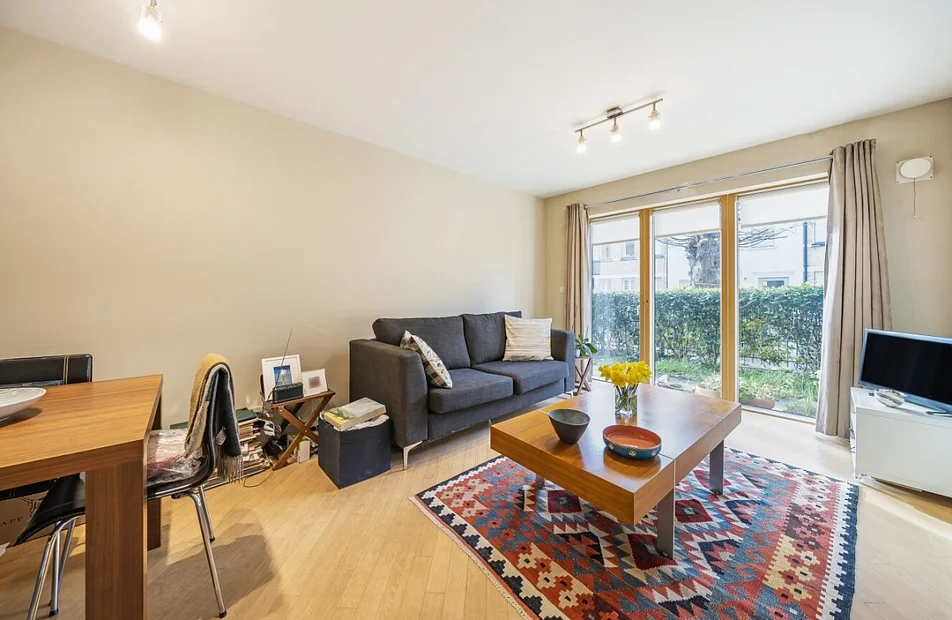 Flat Hartfield Crescent in Greater London