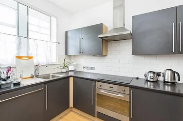 Flat Hammersmith Road in Greater London