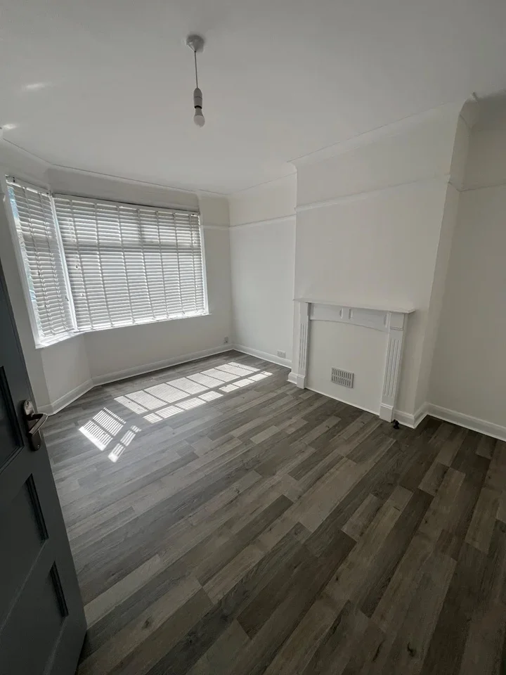 Flat Birchanger Road in Greater London