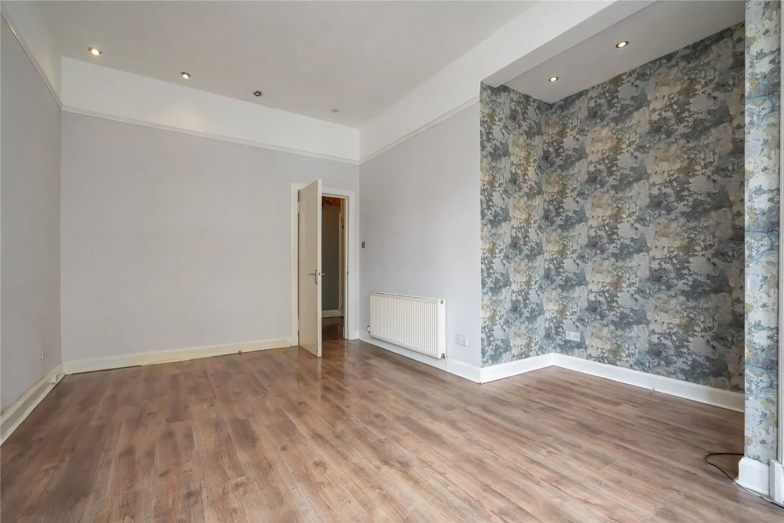 Flat Deanston Drive in Glasgow