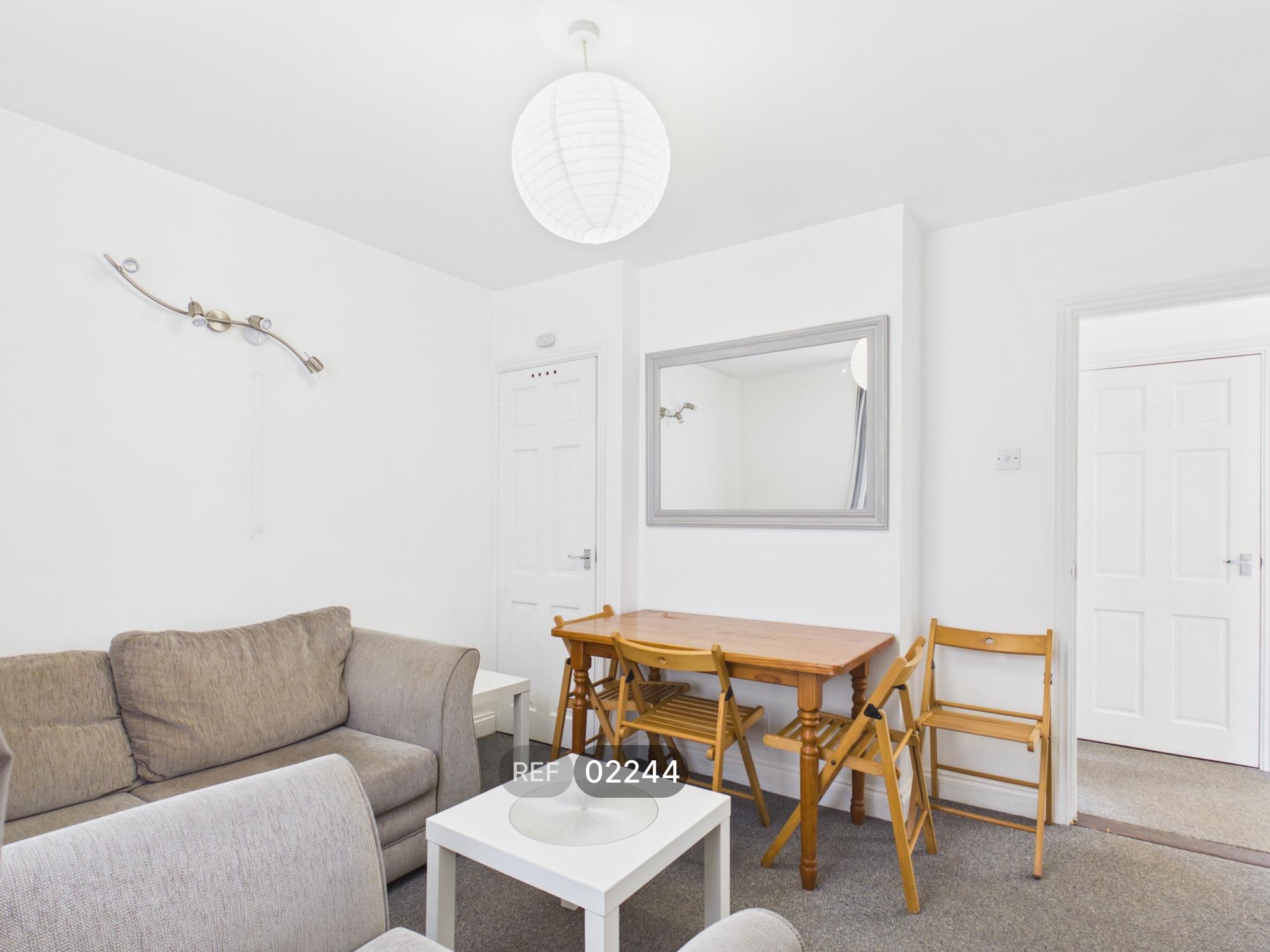 Flat Neptune Court in Colchester