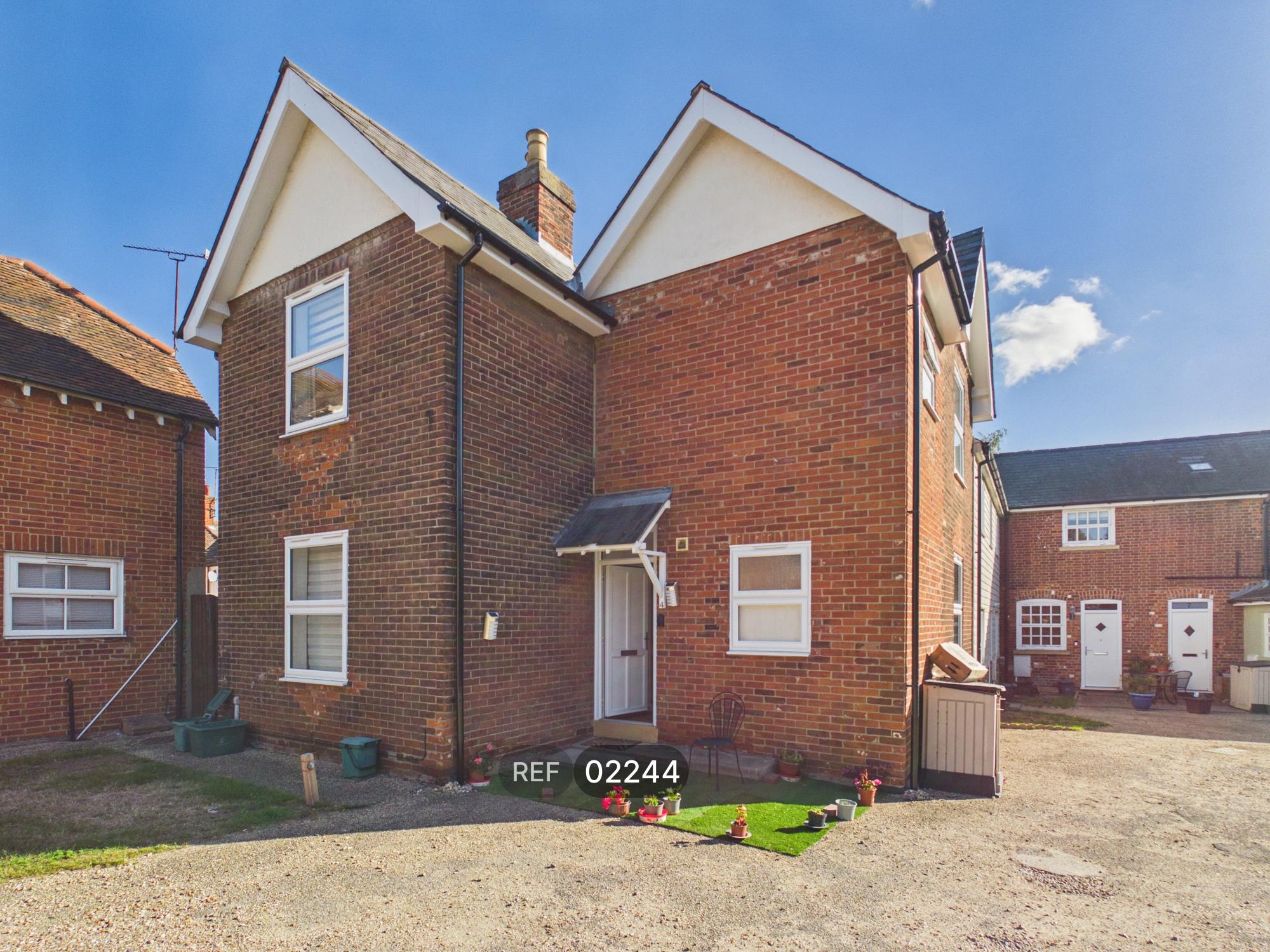 Flat Neptune Court in Colchester
