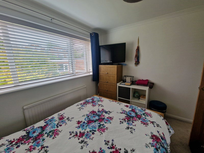 Room Slimbridge Close in Wapley