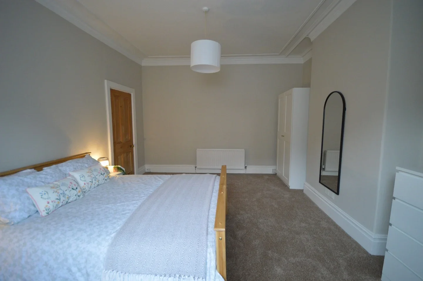 Flat Helmsley Road in Newcastle upon Tyne