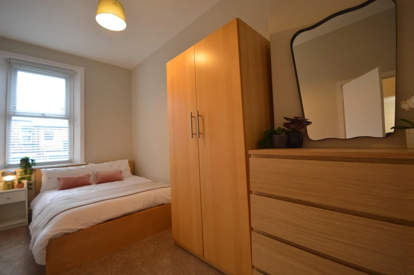 Flat Helmsley Road in Newcastle upon Tyne