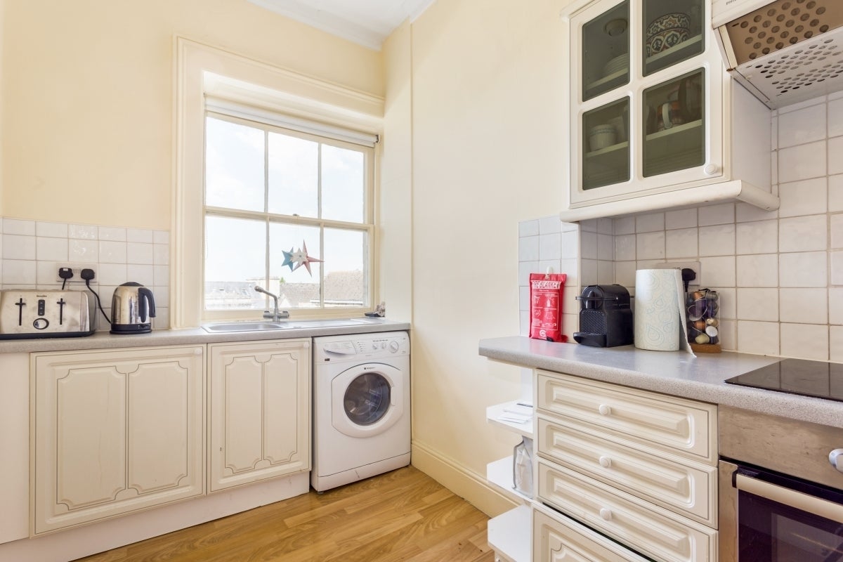 Flat Lansdown Terrace Lane in Cheltenham
