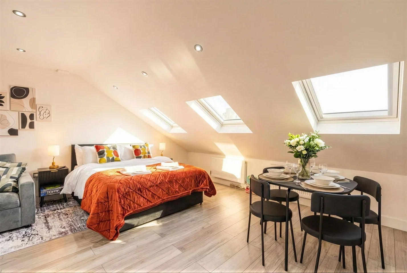 Flat Mitcham Road in Greater London