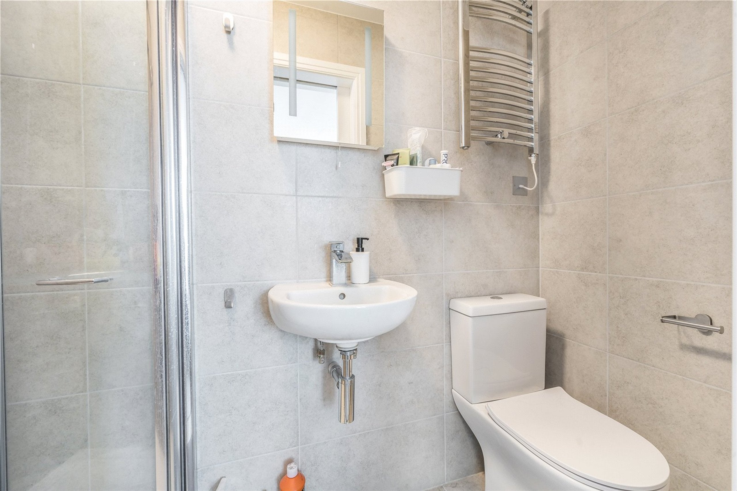 Flat Castletown Road in Greater London