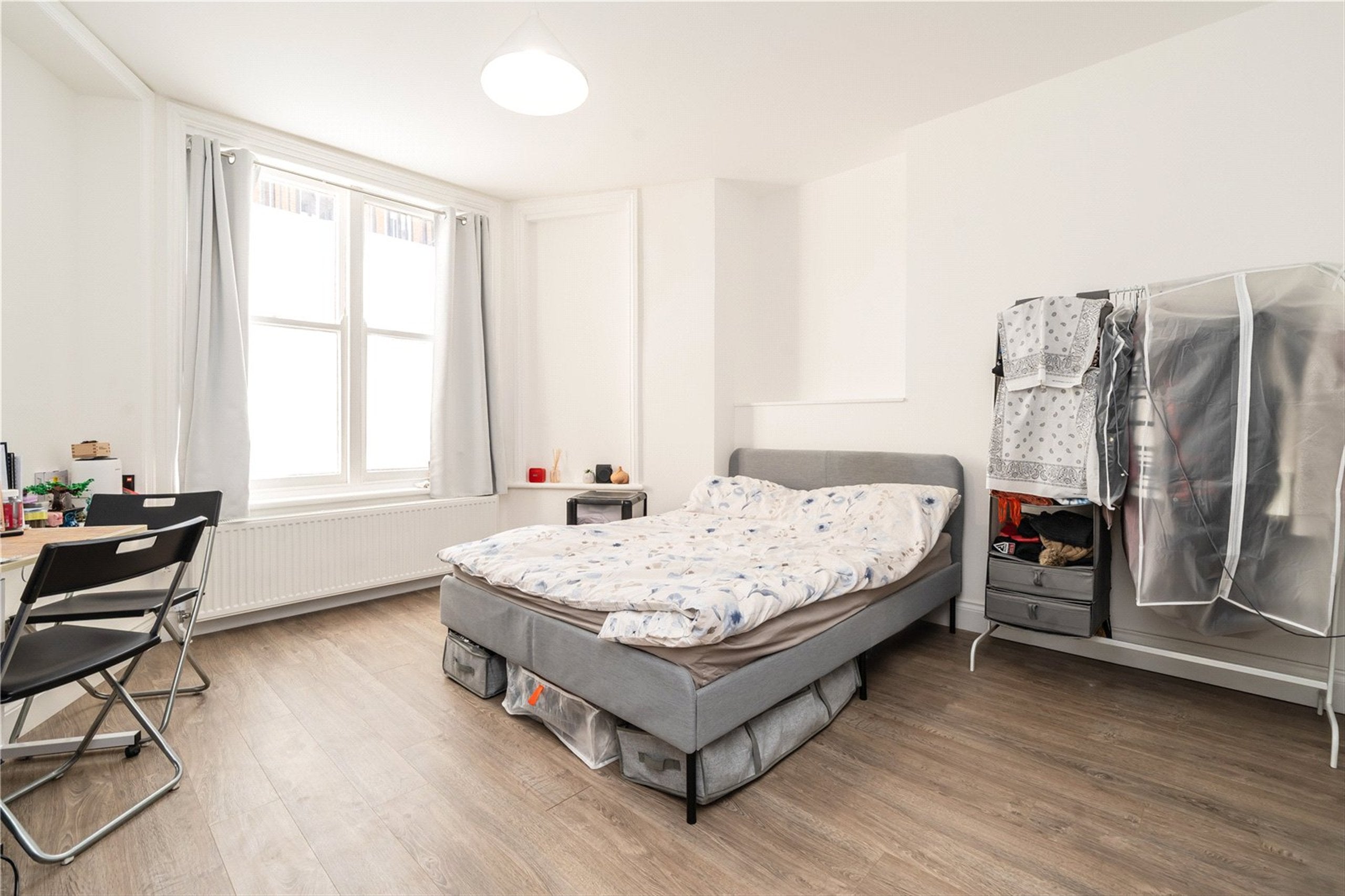 Flat Castletown Road in Greater London
