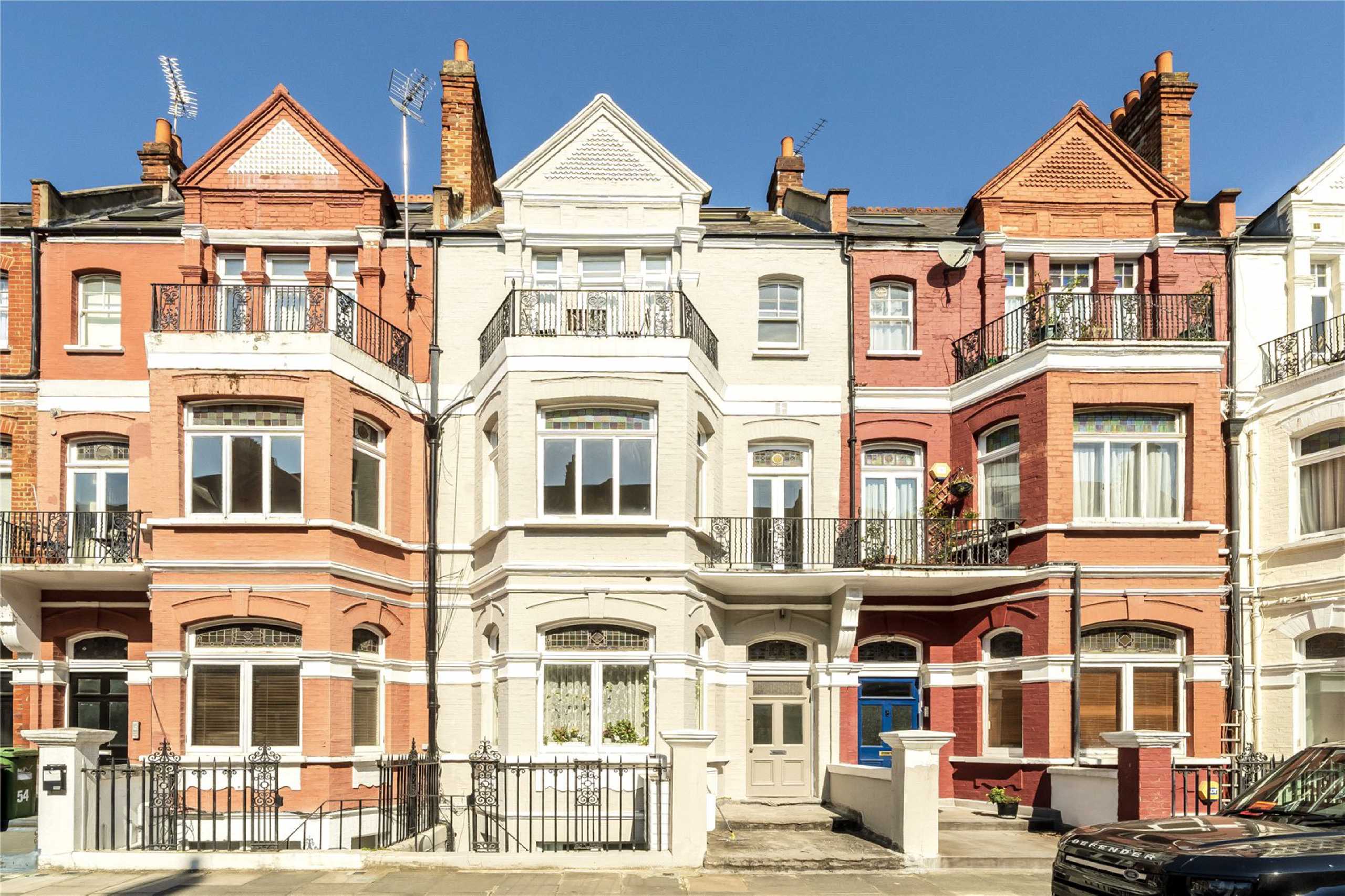 Flat Castletown Road in Greater London