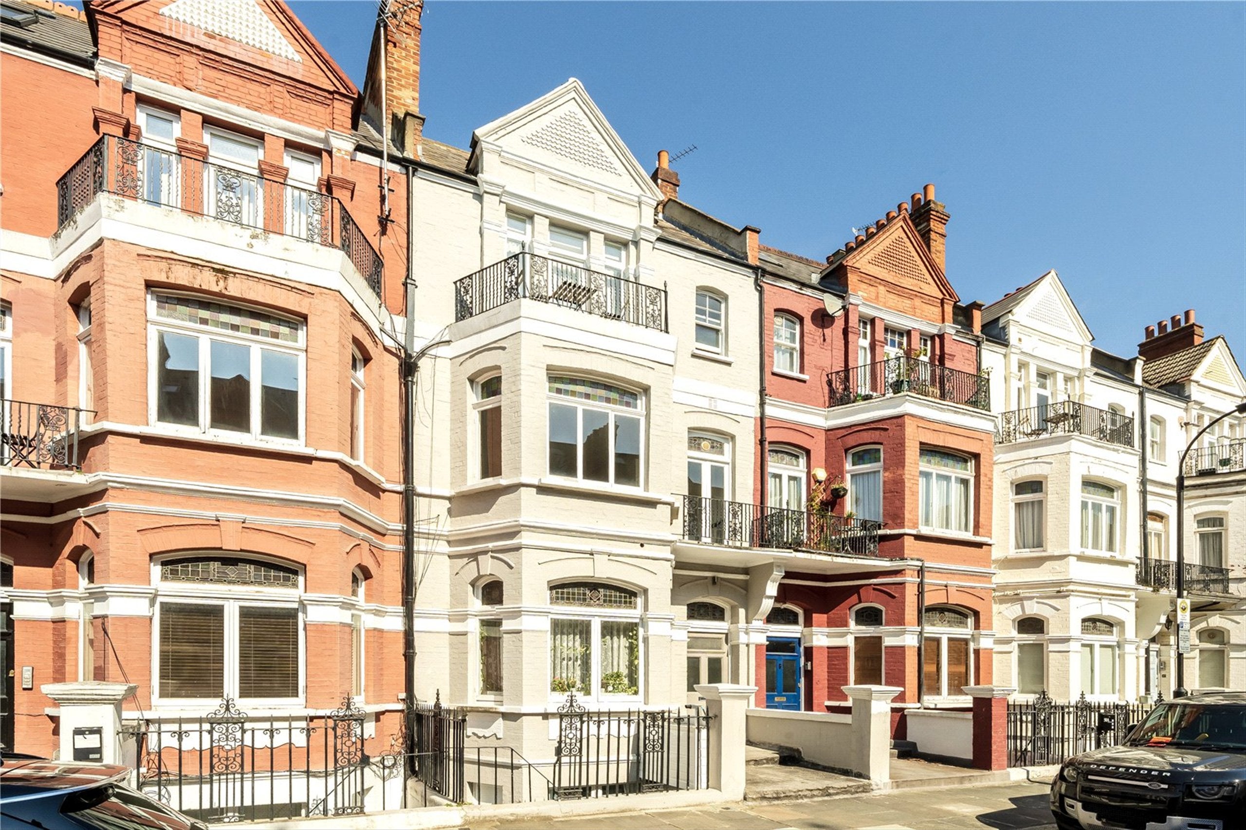 Flat Castletown Road in Greater London