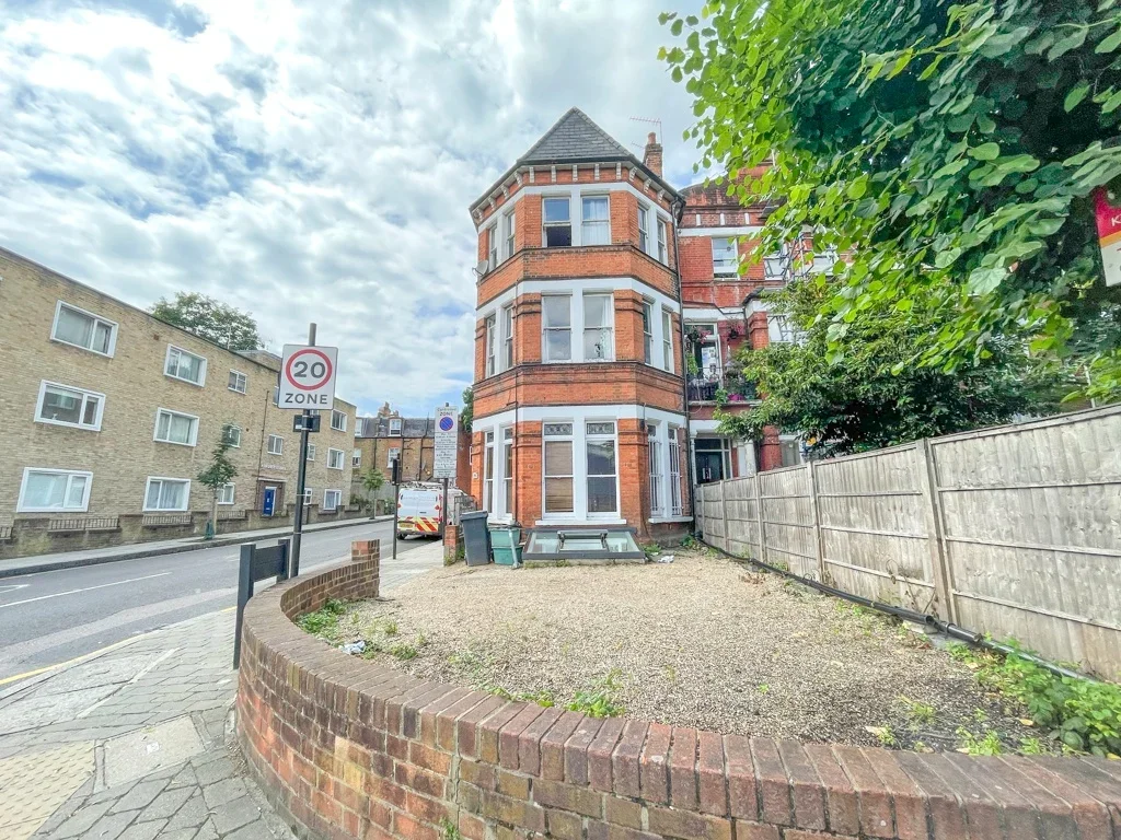 Flat Baalbec Road in Greater London