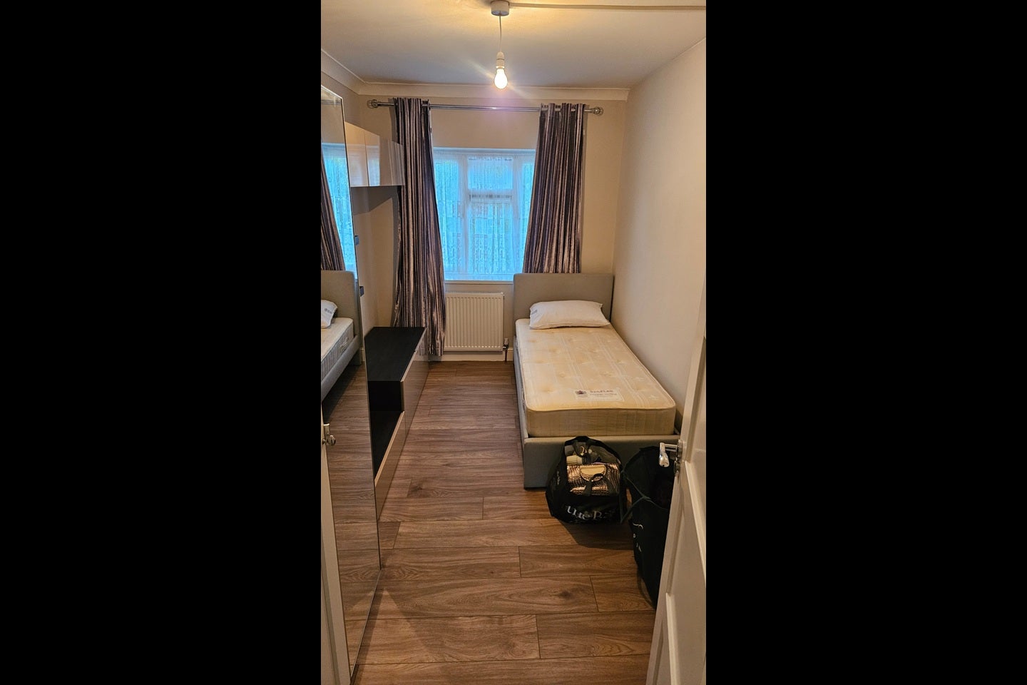 Room High Road in Greater London