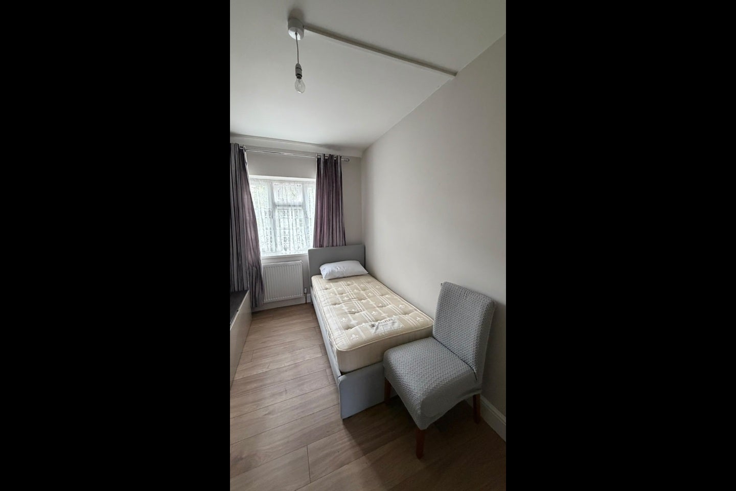 Room High Road in Greater London