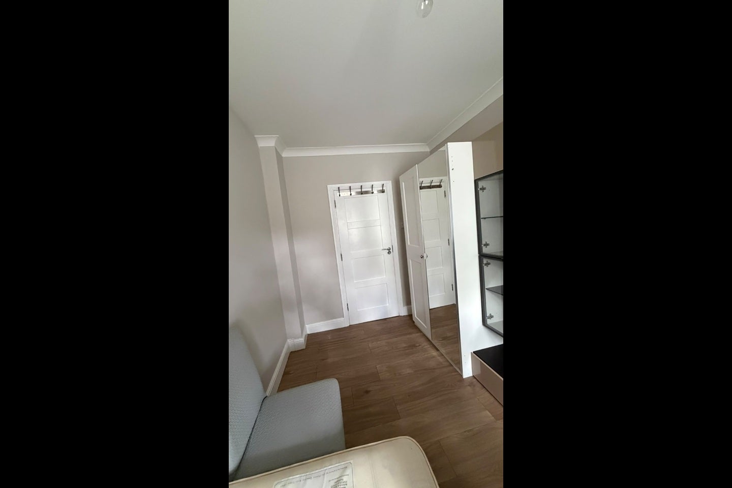 Room High Road in Greater London