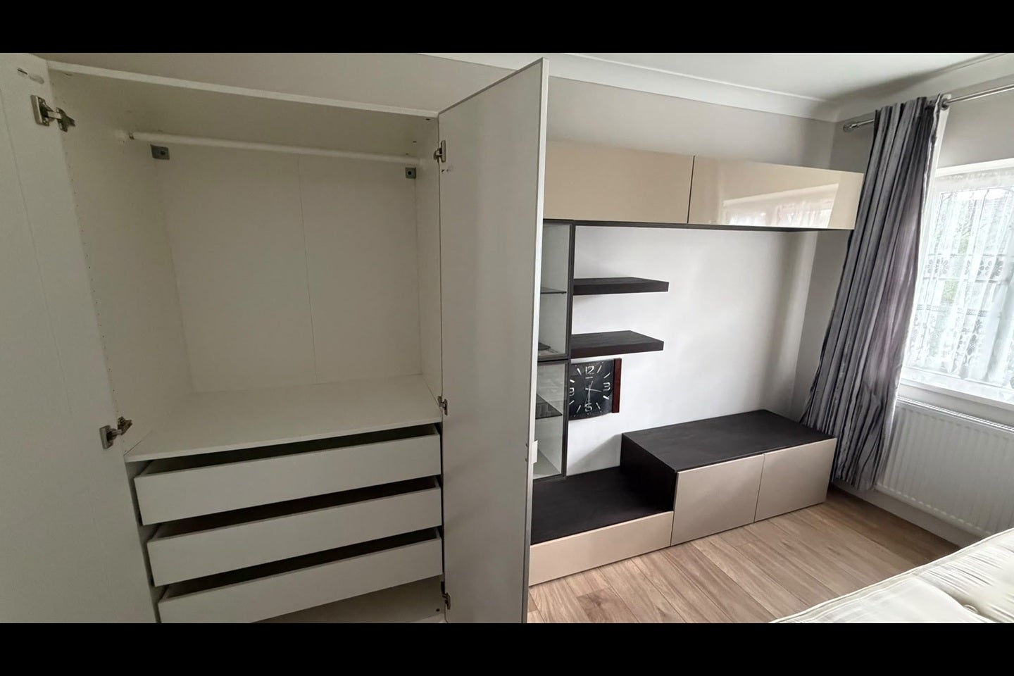 Room High Road in Greater London