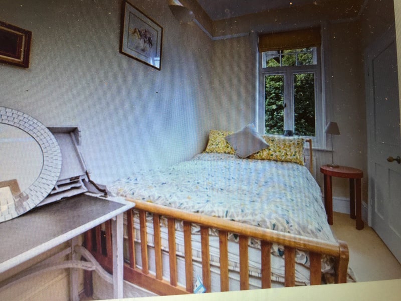 Room Windsor Road in Ascot
