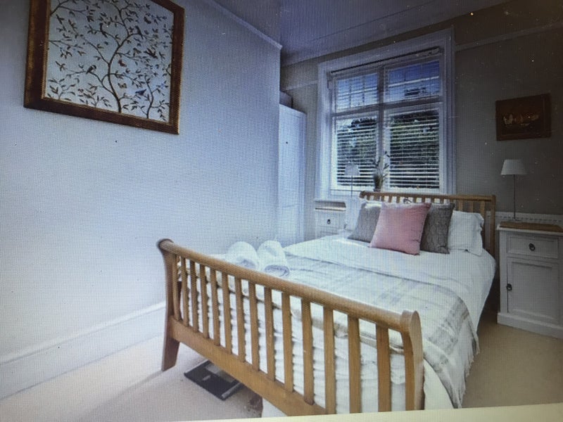 Room Windsor Road in Ascot