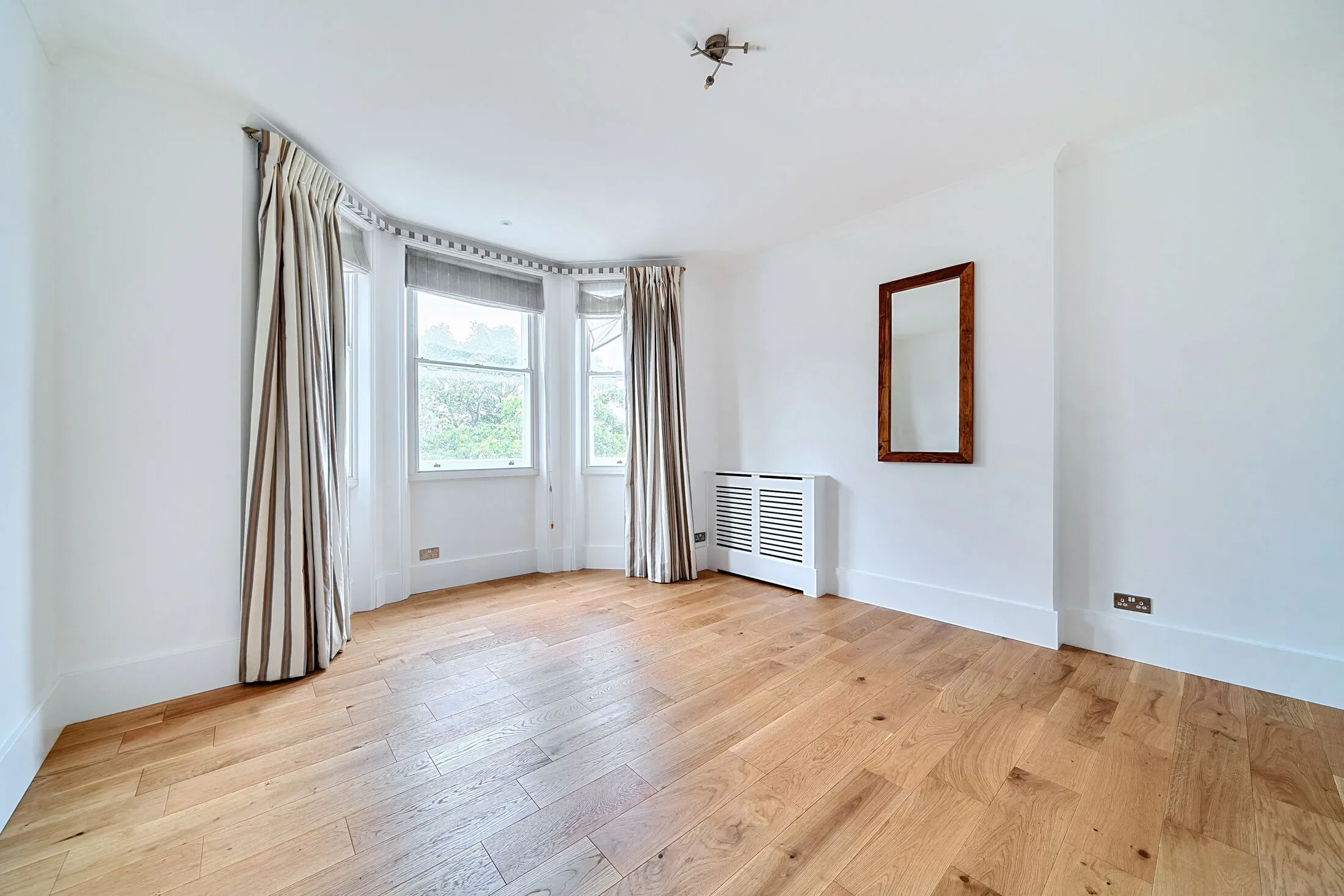 Flat Trebovir Road in Greater London