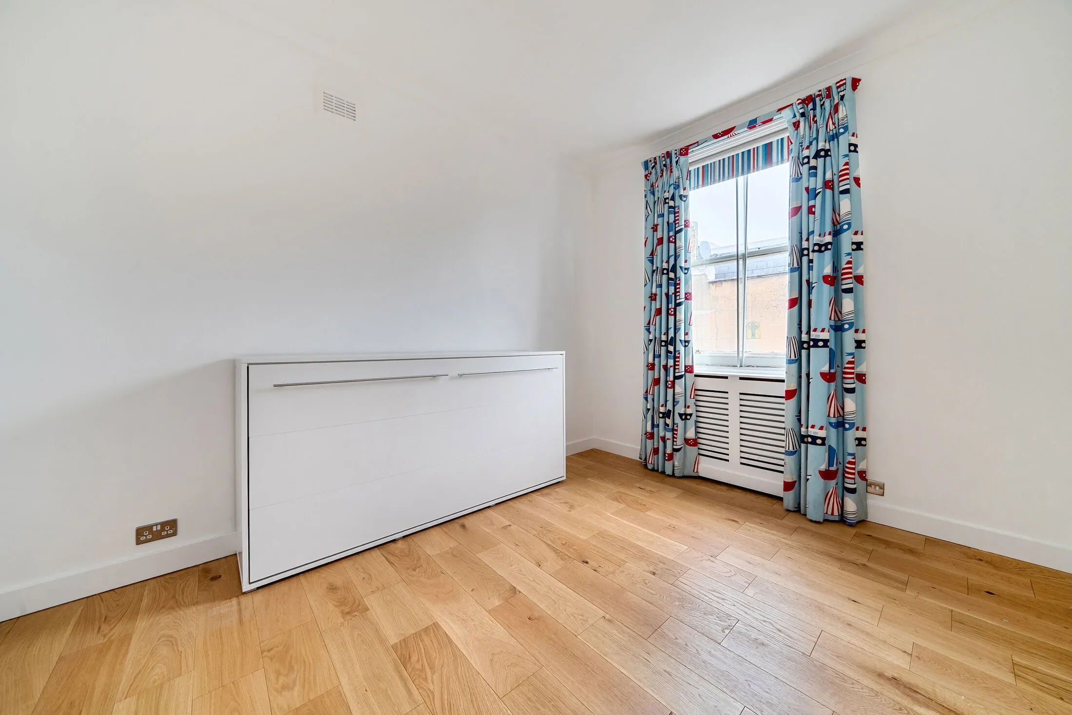 Flat Trebovir Road in Greater London