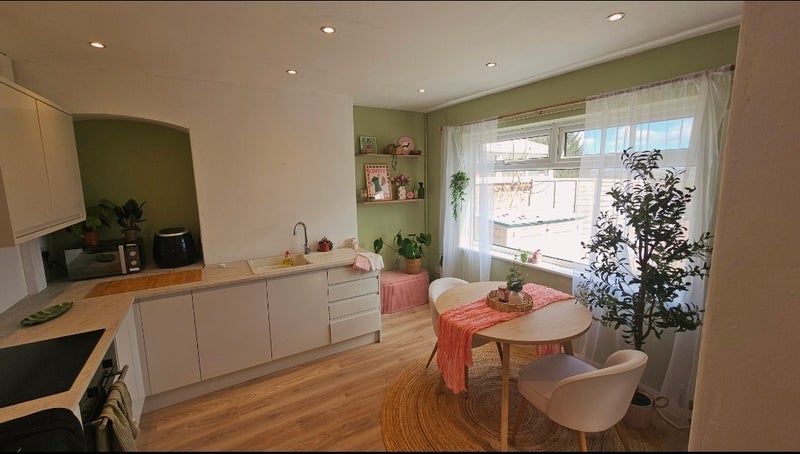 Room Bennett Place in Newcastle-under-Lyme