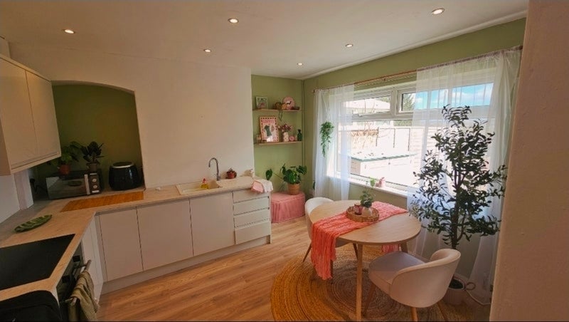 Room Bennett Place in Newcastle-under-Lyme