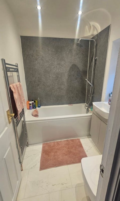 Room Bennett Place in Newcastle-under-Lyme