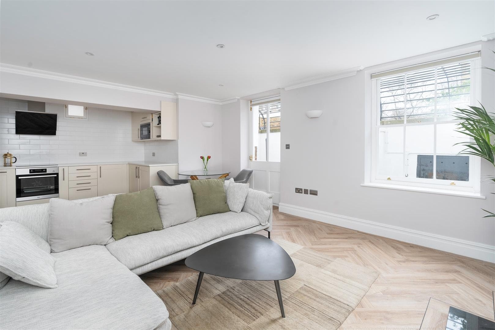 Flat Richmond Avenue in Greater London