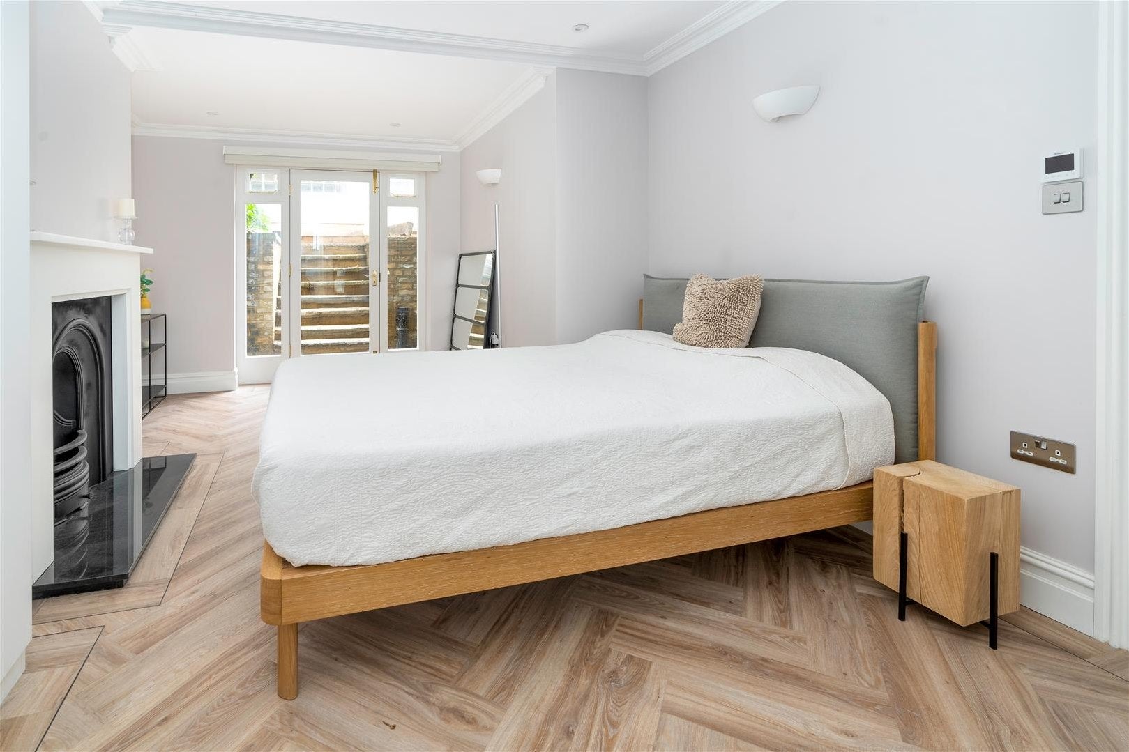 Flat Richmond Avenue in Greater London